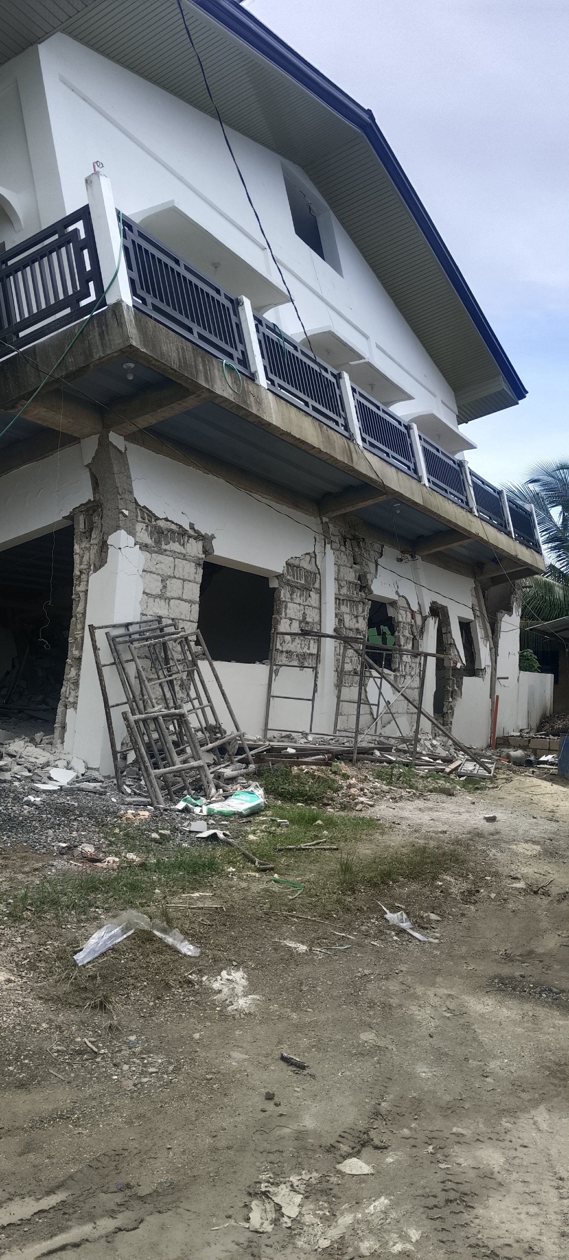 URGENT: Earthquake Relief for Barangay Tacup, Cebu campaign photo, 5 of 6