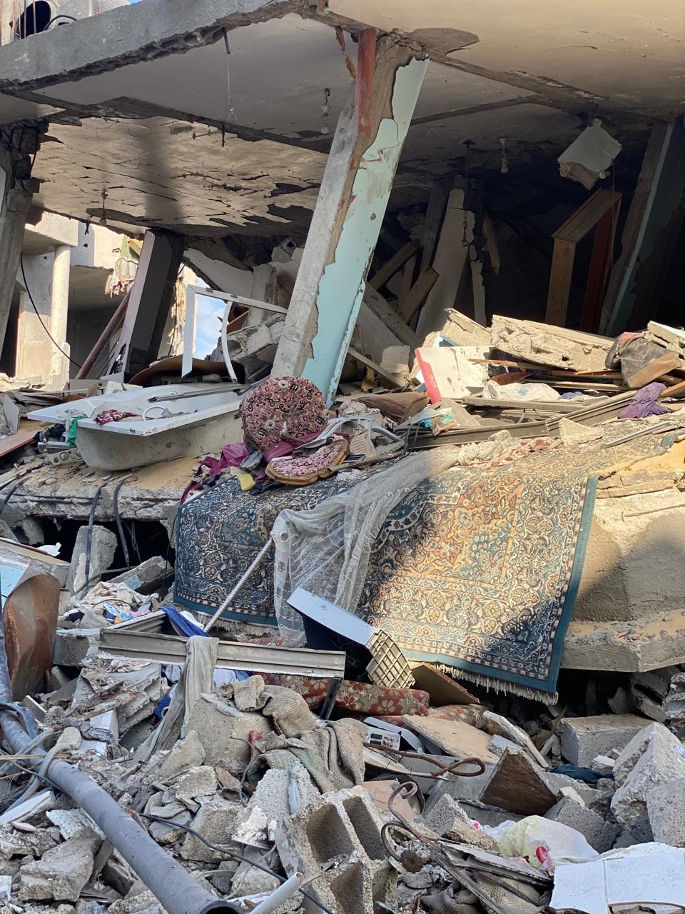 Help for Seraj: a mother and her child in Gaza campaign photo, 2 of 8