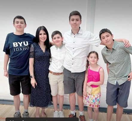 Unidos por Fabiola: madre de 5 hijos contra el cáncer campaign photo, 2 of 8