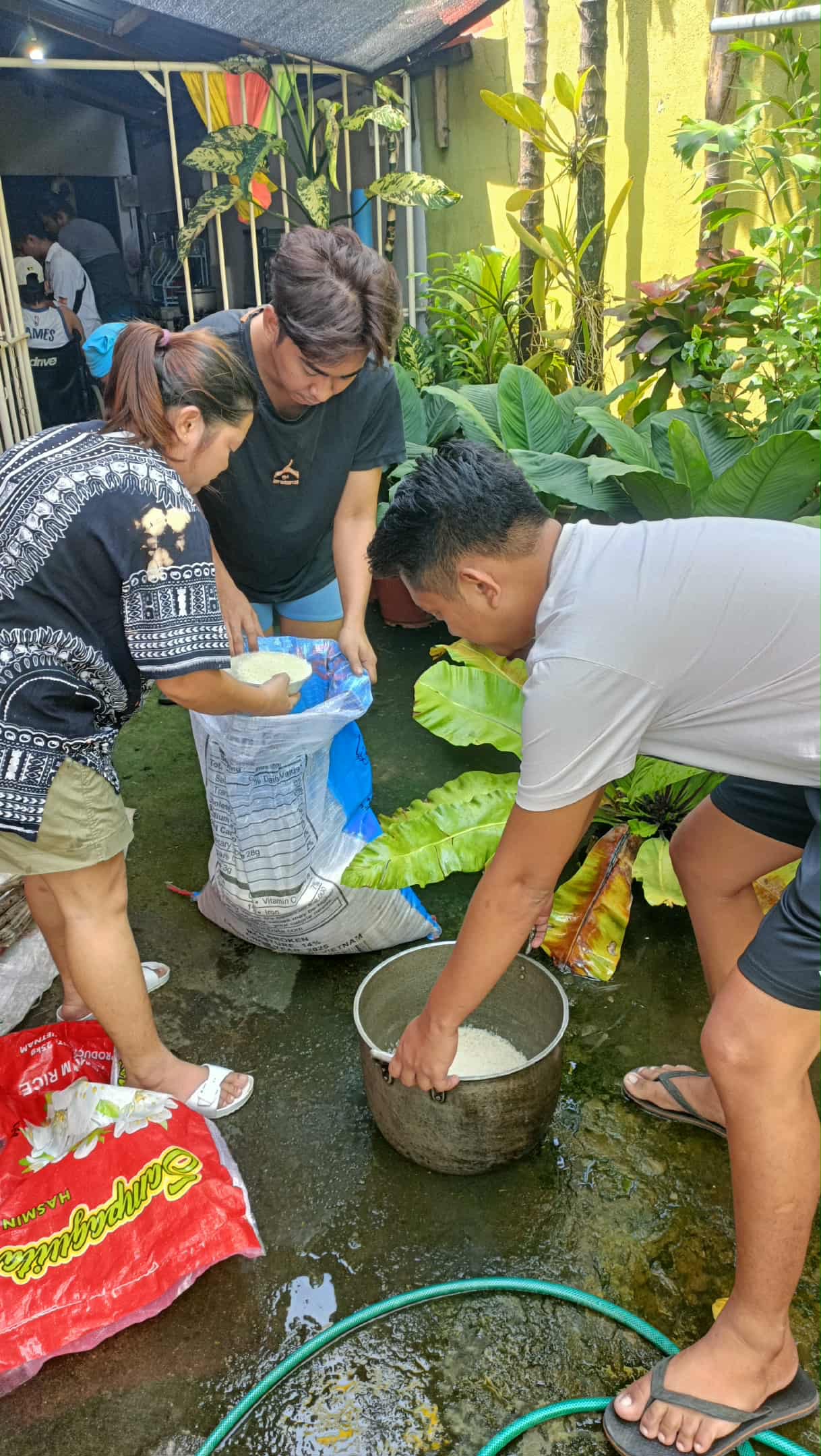 Free Meals on Wheels for the Unprivileged in the Philippines campaign photo, 2 of 8