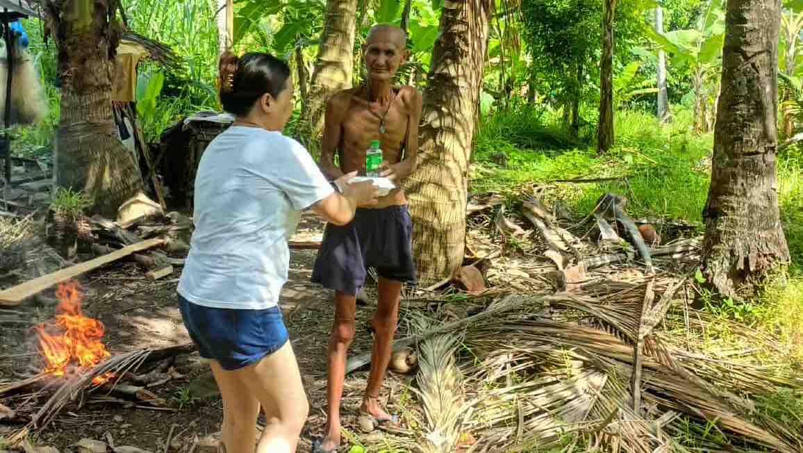 Free Meals on Wheels for the Unprivileged in the Philippines photo