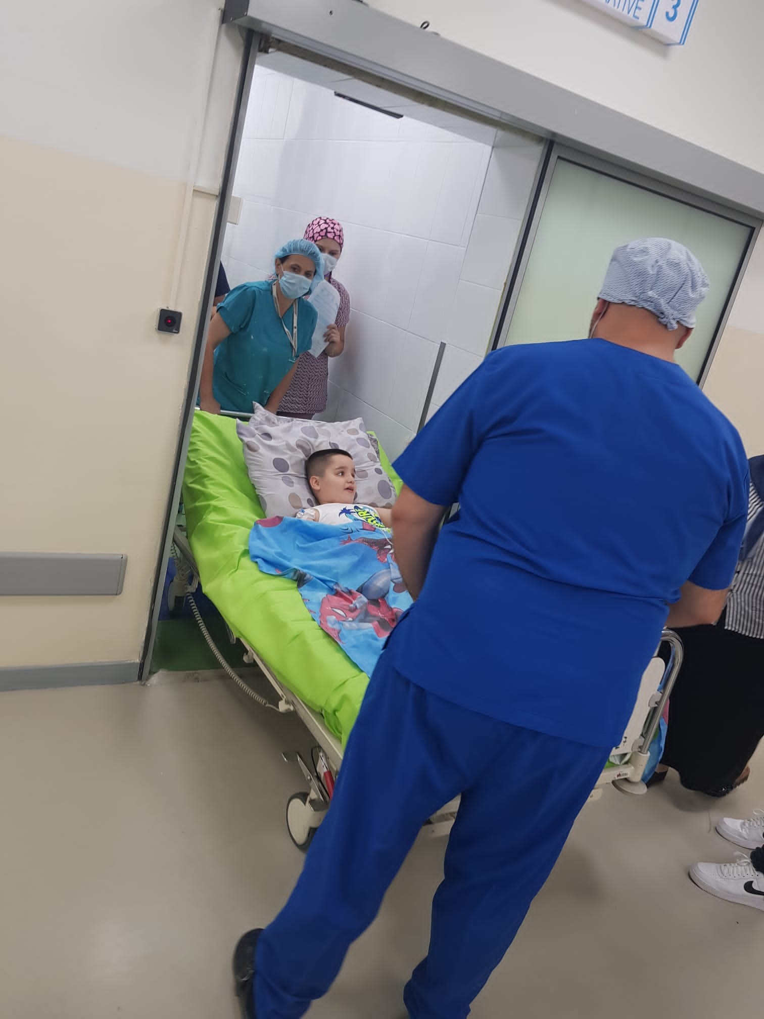 Rette Ronis Bein –gib einem 9-jährigen Jungen seine Kindheit campaign photo, 6 of 6