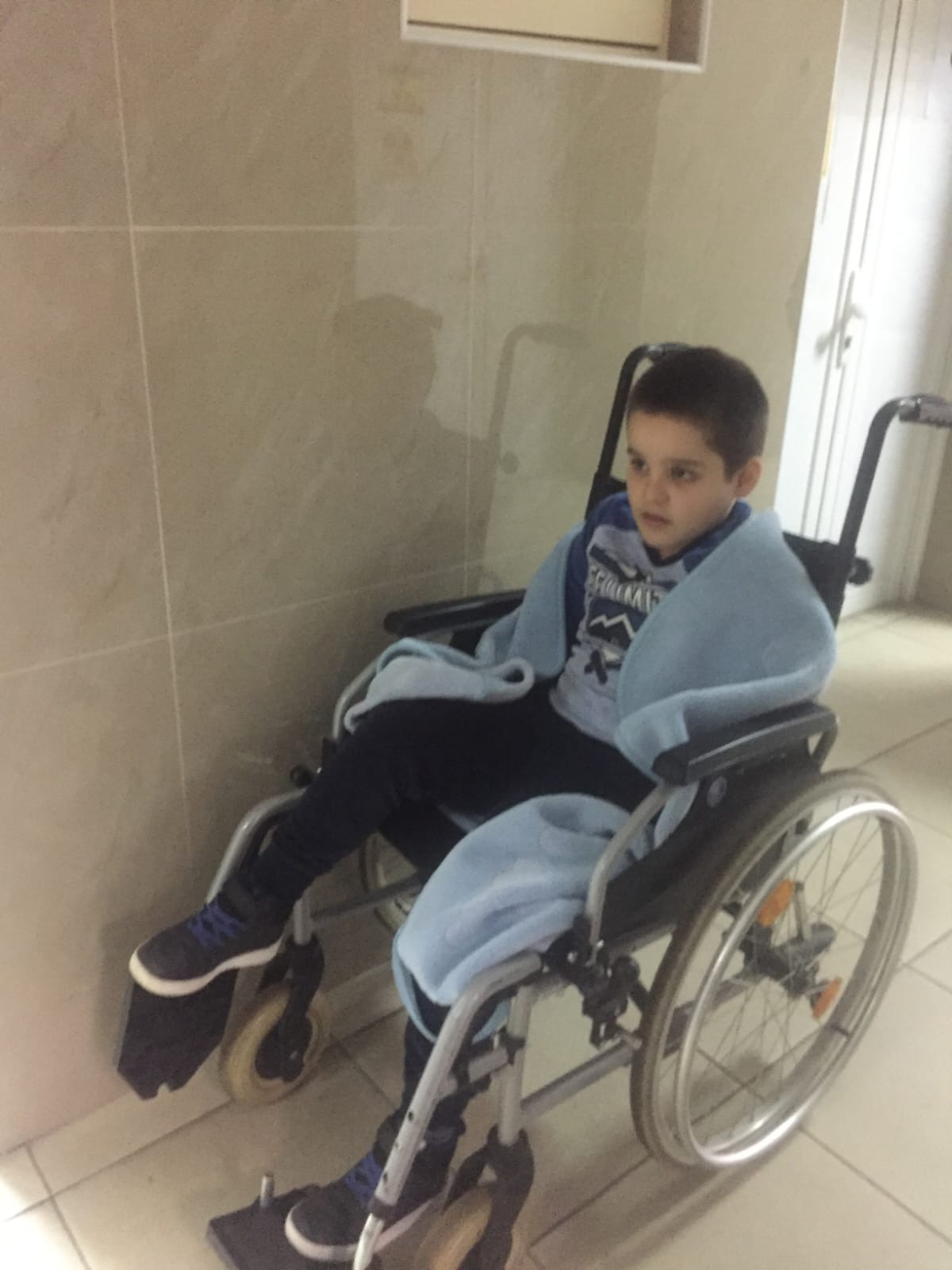 Rette Ronis Bein –gib einem 9-jährigen Jungen seine Kindheit campaign photo, 2 of 6