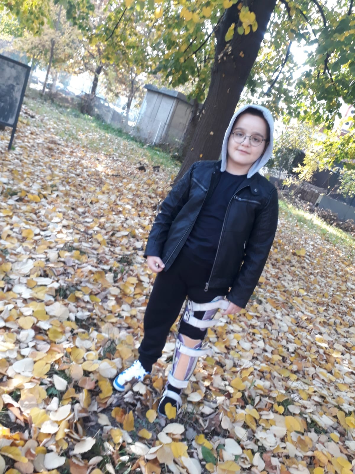 Rette Ronis Bein –gib einem 9-jährigen Jungen seine Kindheit campaign photo, 4 of 6