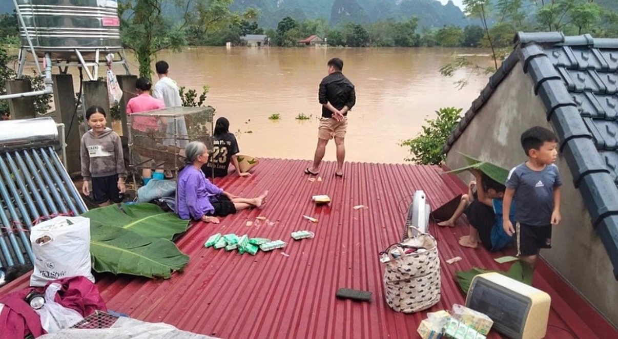 Donate to help storm-affected communities in Vietnam. campaign photo, 2 of 8