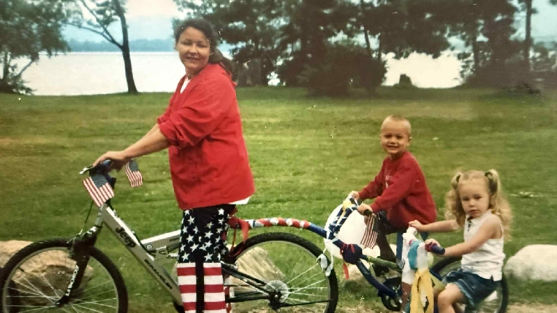 Help give this mother the funeral she deserves photo