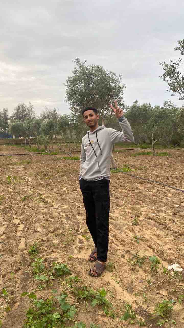 Help Yazan study at University & achieve his dream campaign photo, 5 of 7