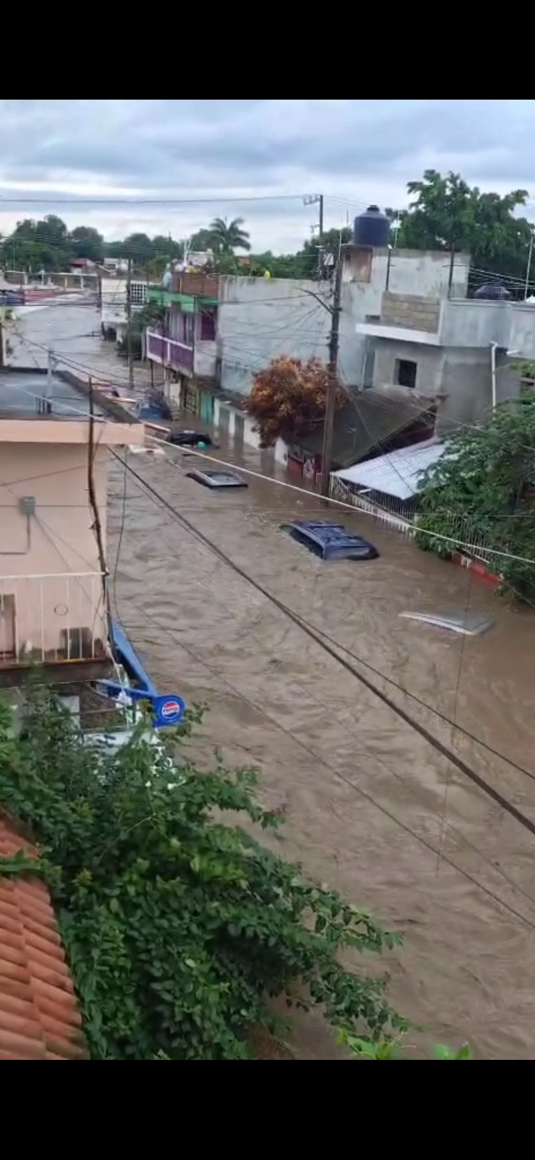 AYUDA La peor inundación en poza rica campaign photo, 2 of 7