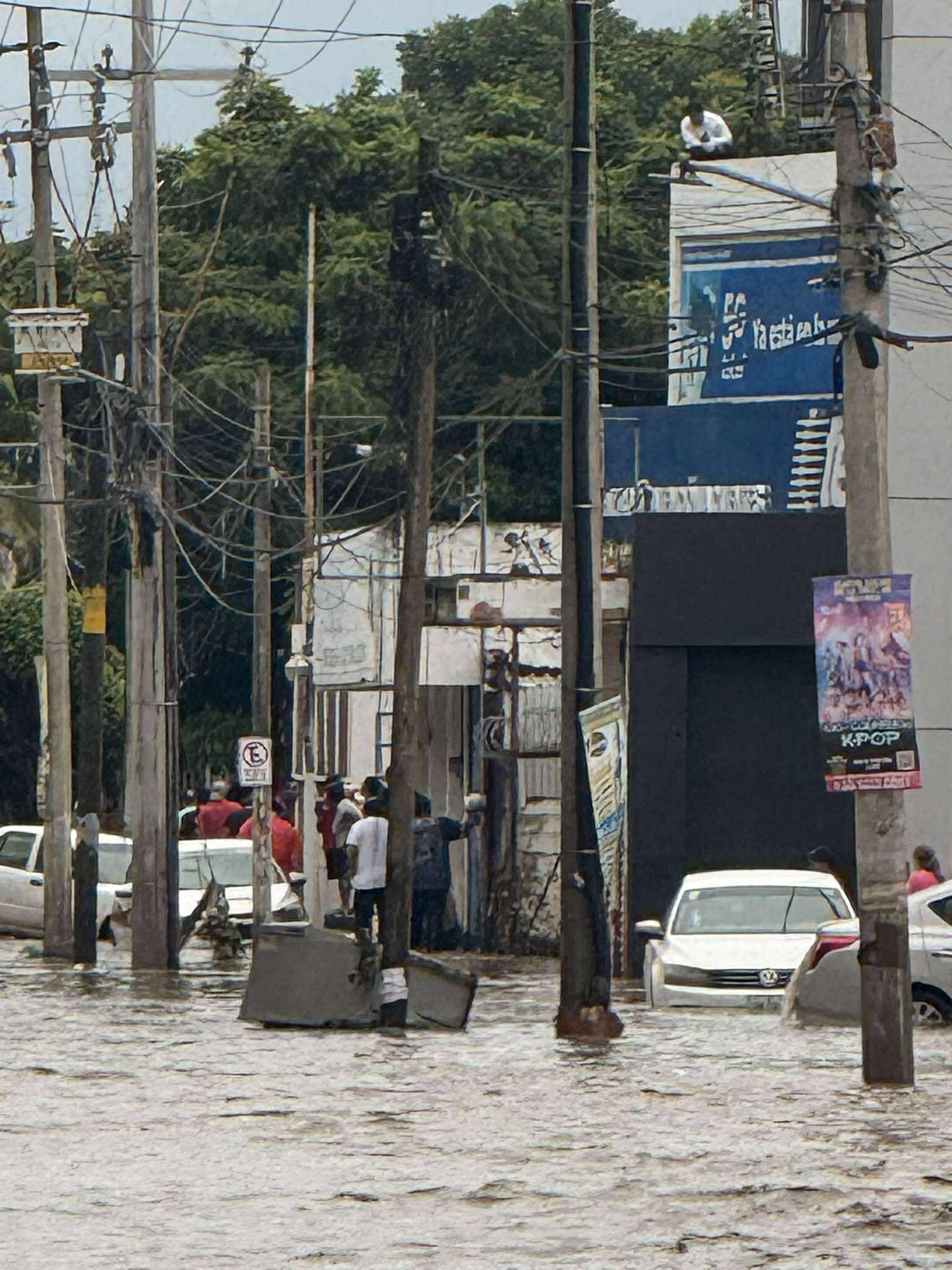 Ayudemos a Poza Rica. Help Poza Rica Flooding campaign photo, 2 of 5