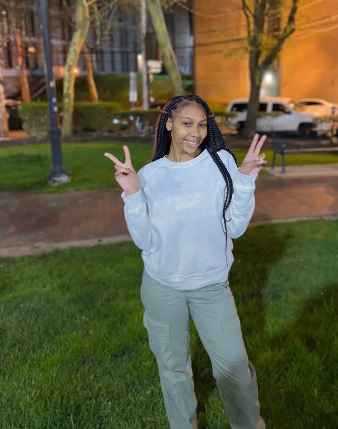 Help LA-TORRIA PAYOFF HER COLLEGE DEBT campaign photo, 5 of 6