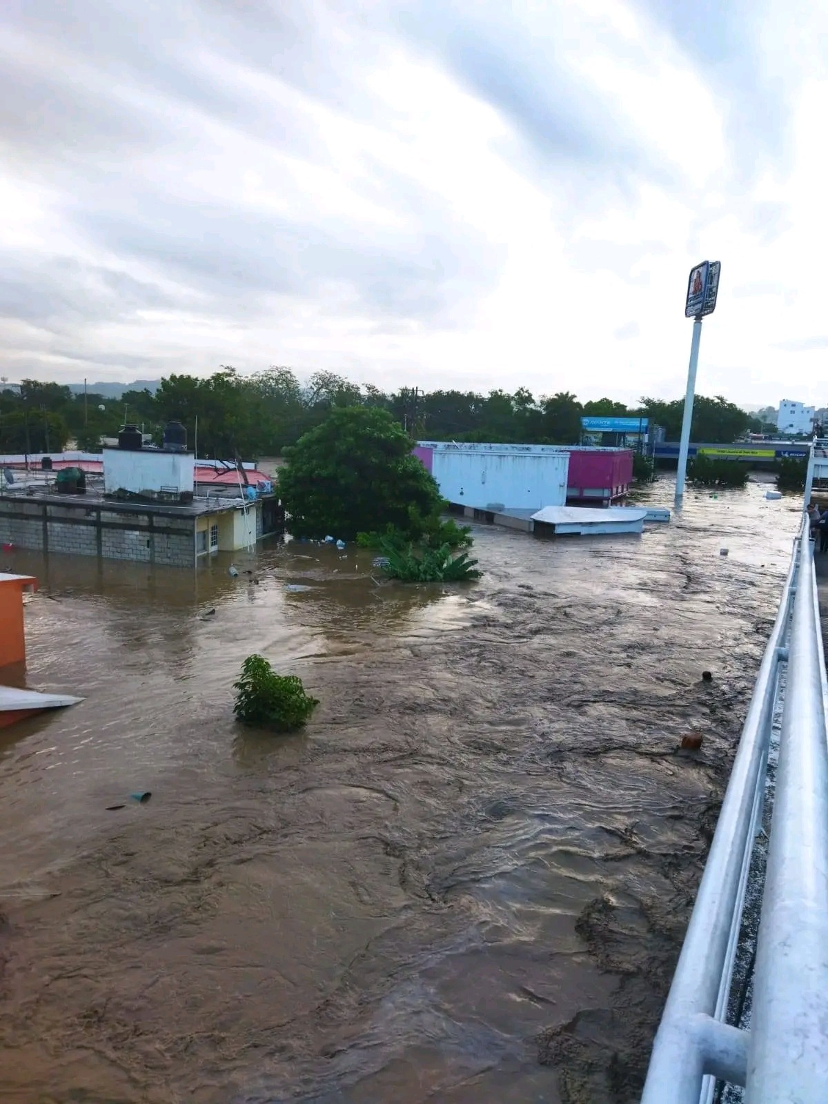 Damnificados de inundación en Poza Rica Veracruz campaign photo, 6 of 8