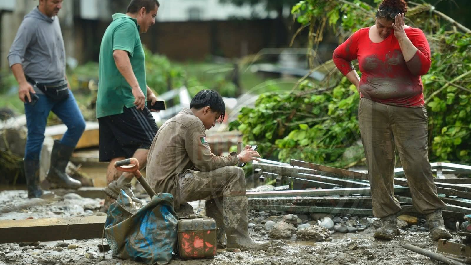 Amor por México:Ayudemos juntos por amor a Poza RicaVeracruz photo