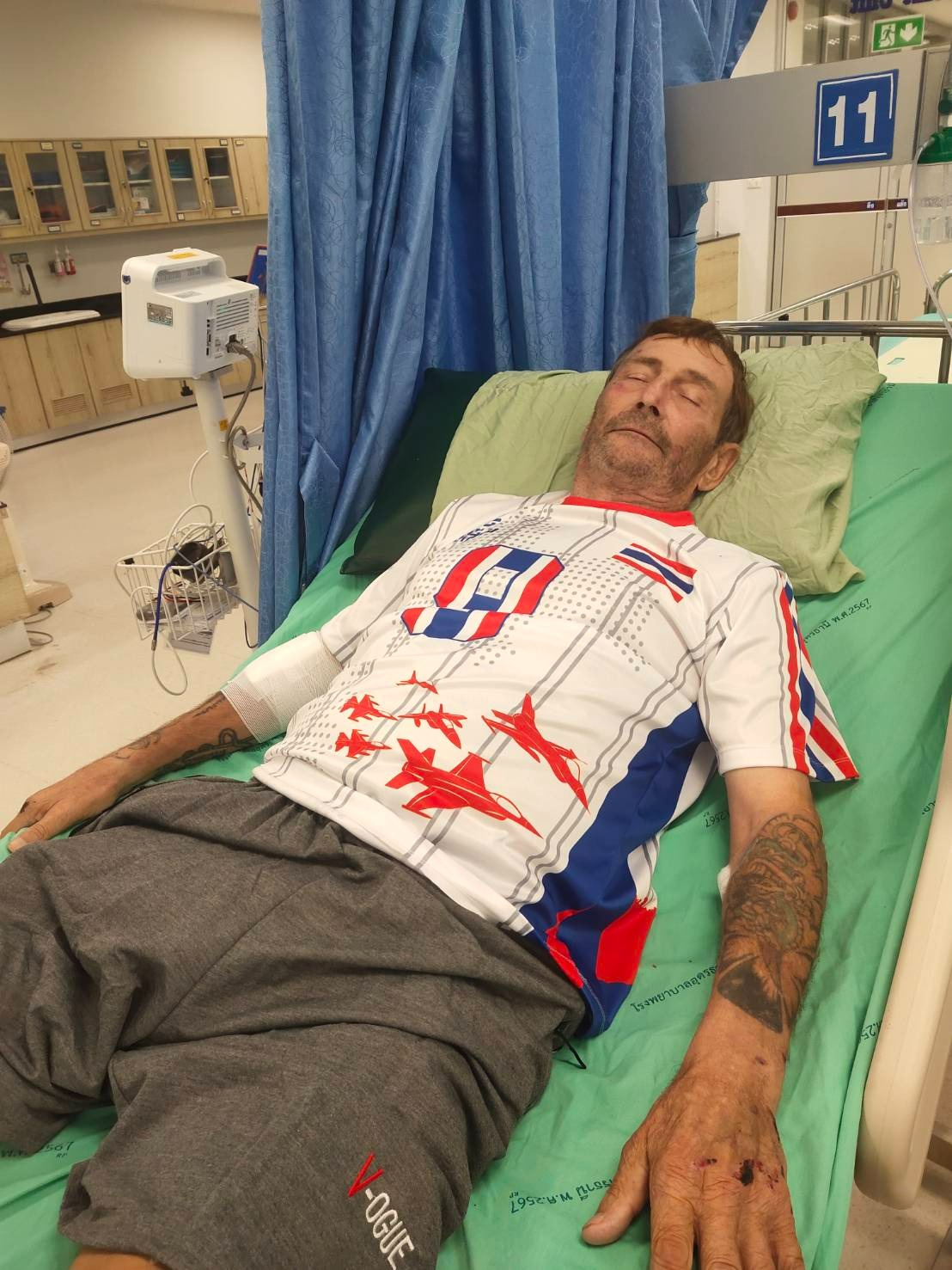 Help a Canadian Husband in Thailand Get Urgent Leg Surgery campaign photo, 2 of 7
