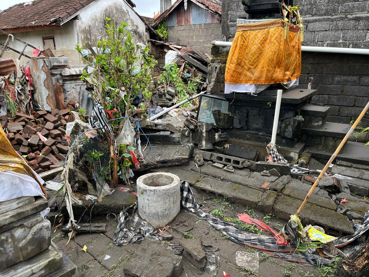 Rebuilding Arya's house and sanggar from flood damage campaign photo, 2 of 7