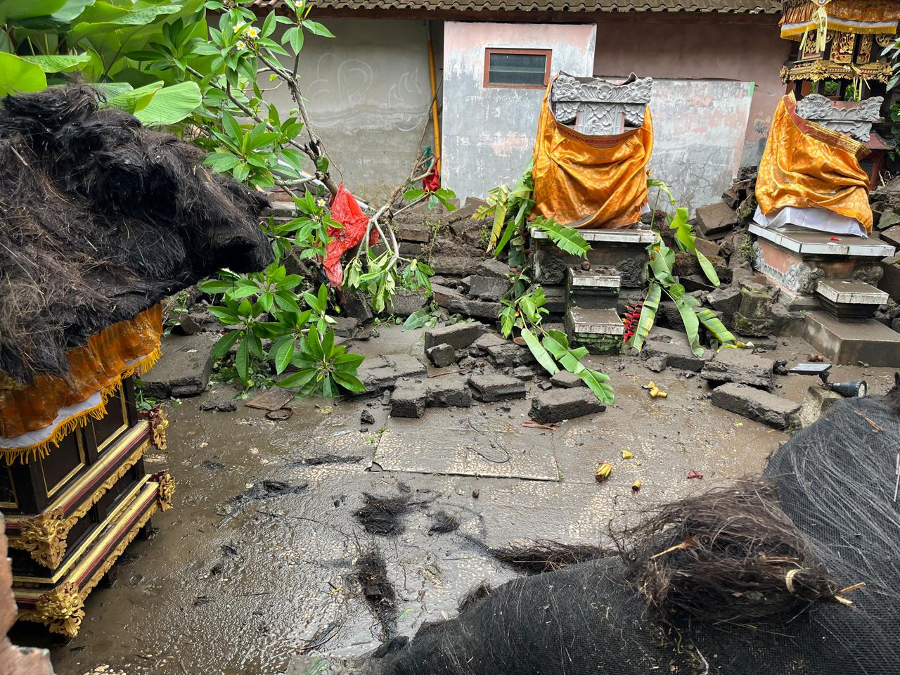 Rebuilding Arya's house and sanggar from flood damage campaign photo, 4 of 7