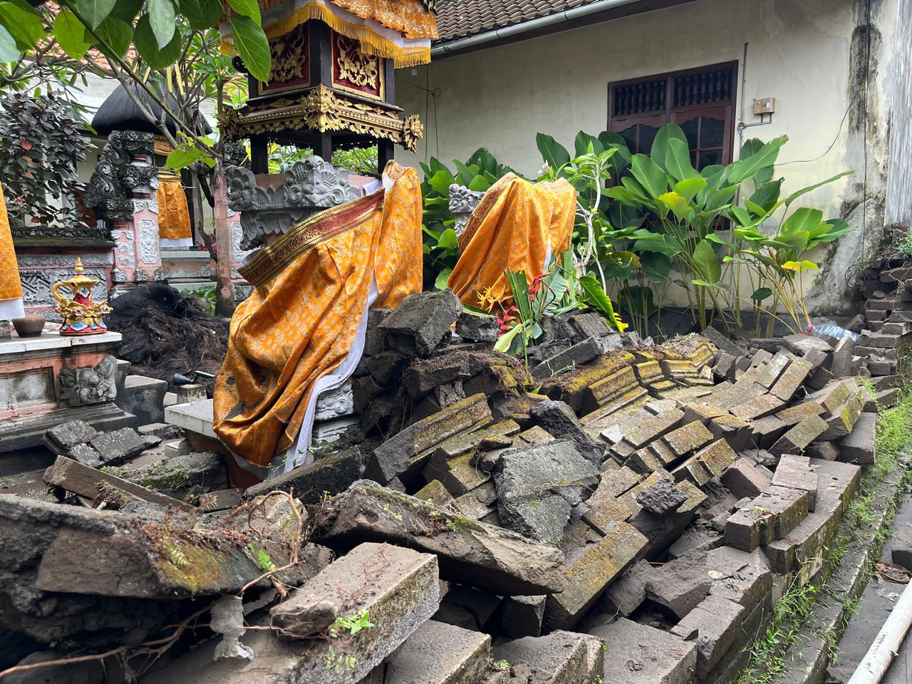 Rebuilding Arya's house and sanggar from flood damage campaign photo, 5 of 7
