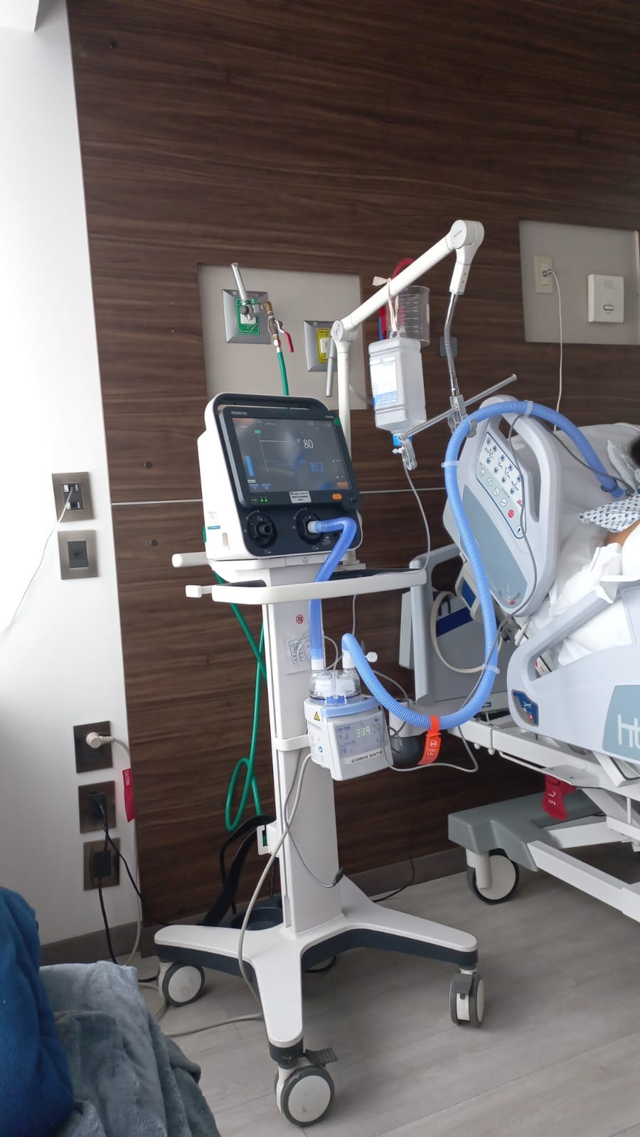 Apoyo gastos hospitalarios Rebeca Torres - sin seguro médico campaign photo, 5 of 8
