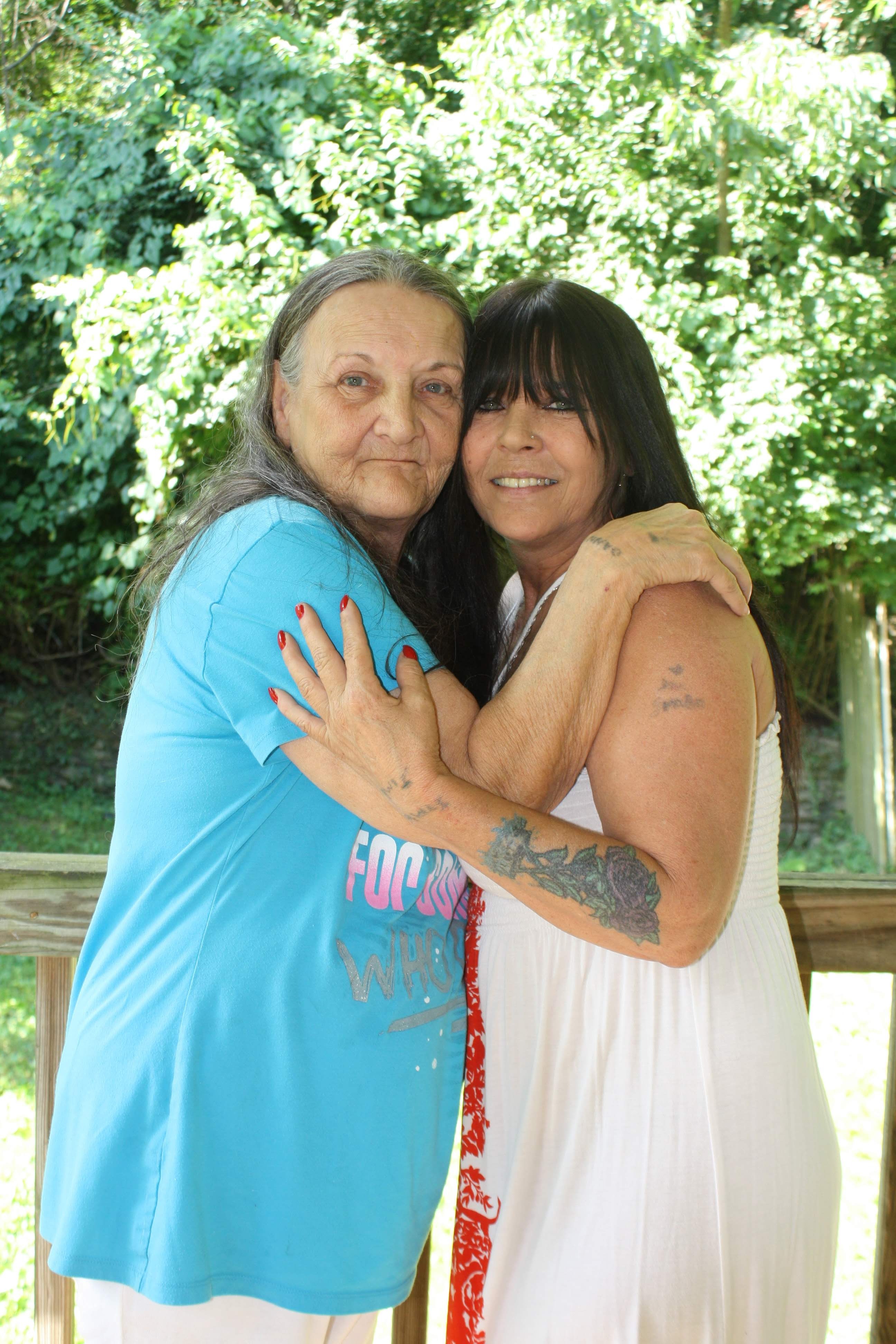 OUR MOTHER CINDY HURLEY campaign photo, 4 of 8