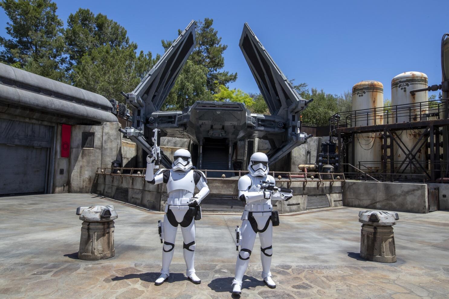 Honeymoon (Honeyendor?) to Galaxy's Edge! campaign photo, 7 of 8
