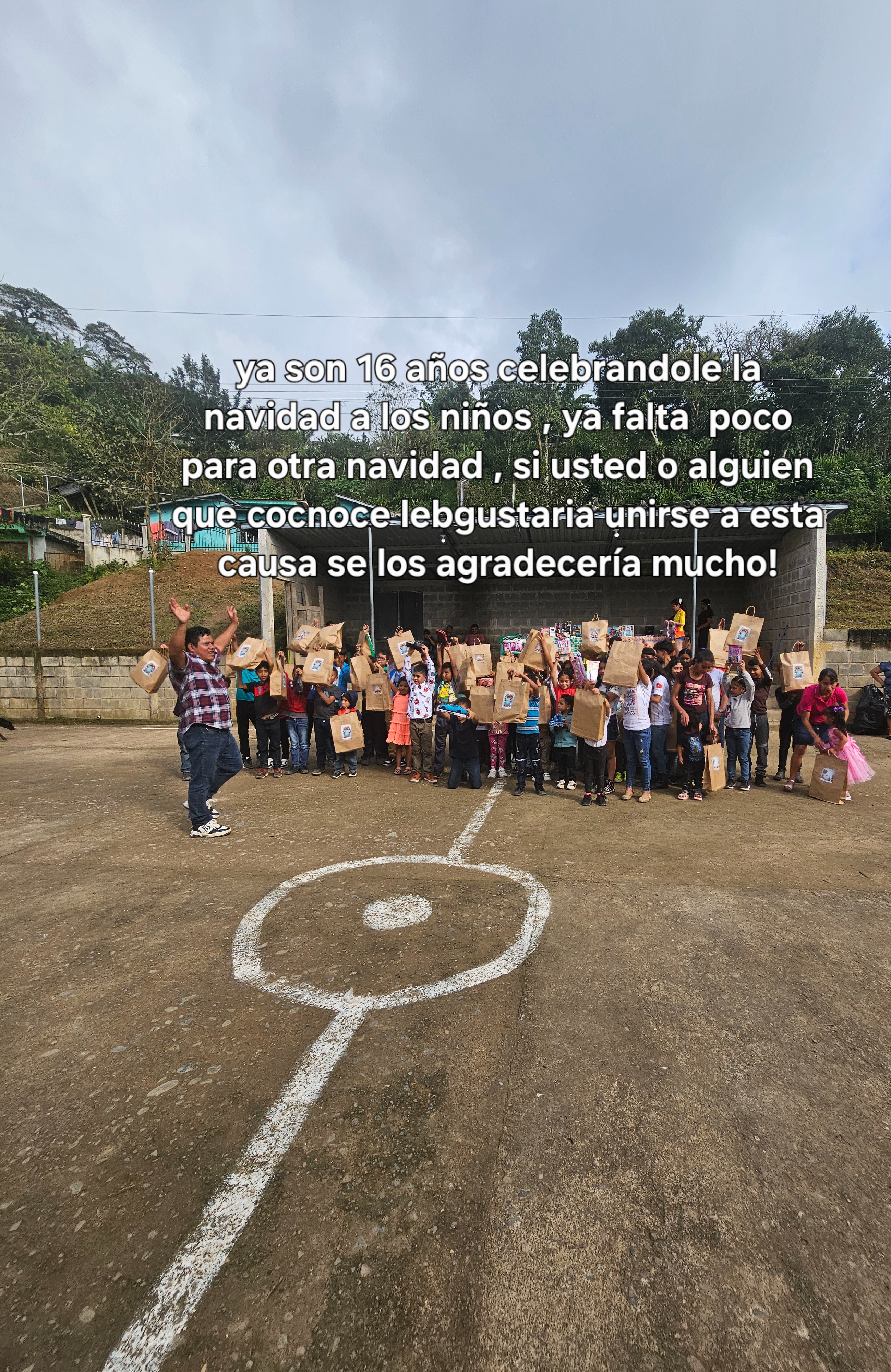 Donación para fiesta navideña y regalos a niños campaign photo, 4 of 6
