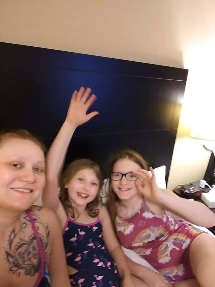Help Liz's Family Through This Crisis campaign photo, 4 of 5