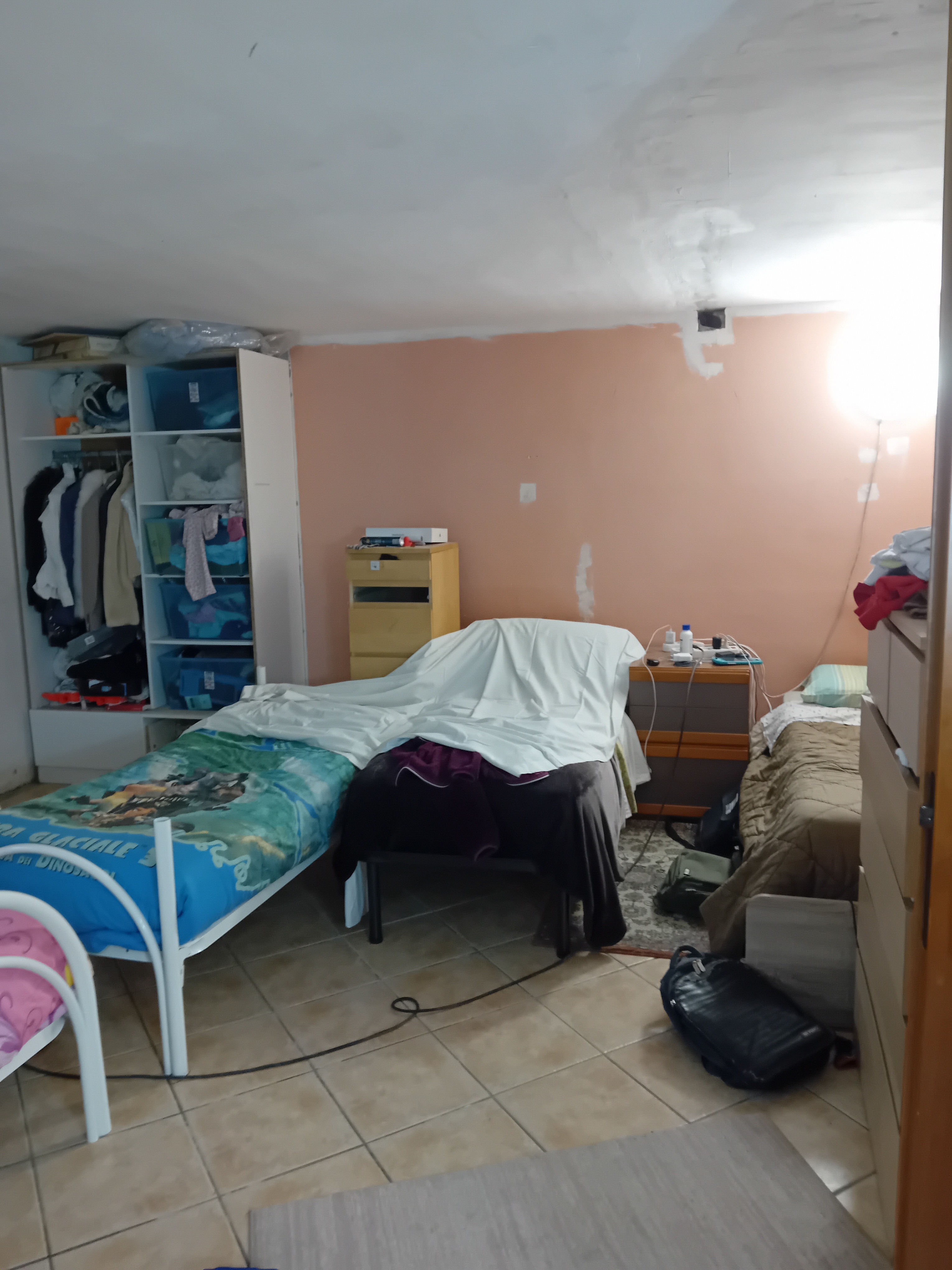 Famiglia di 7 persone in una casa in condizioni critiche campaign photo, 5 of 6
