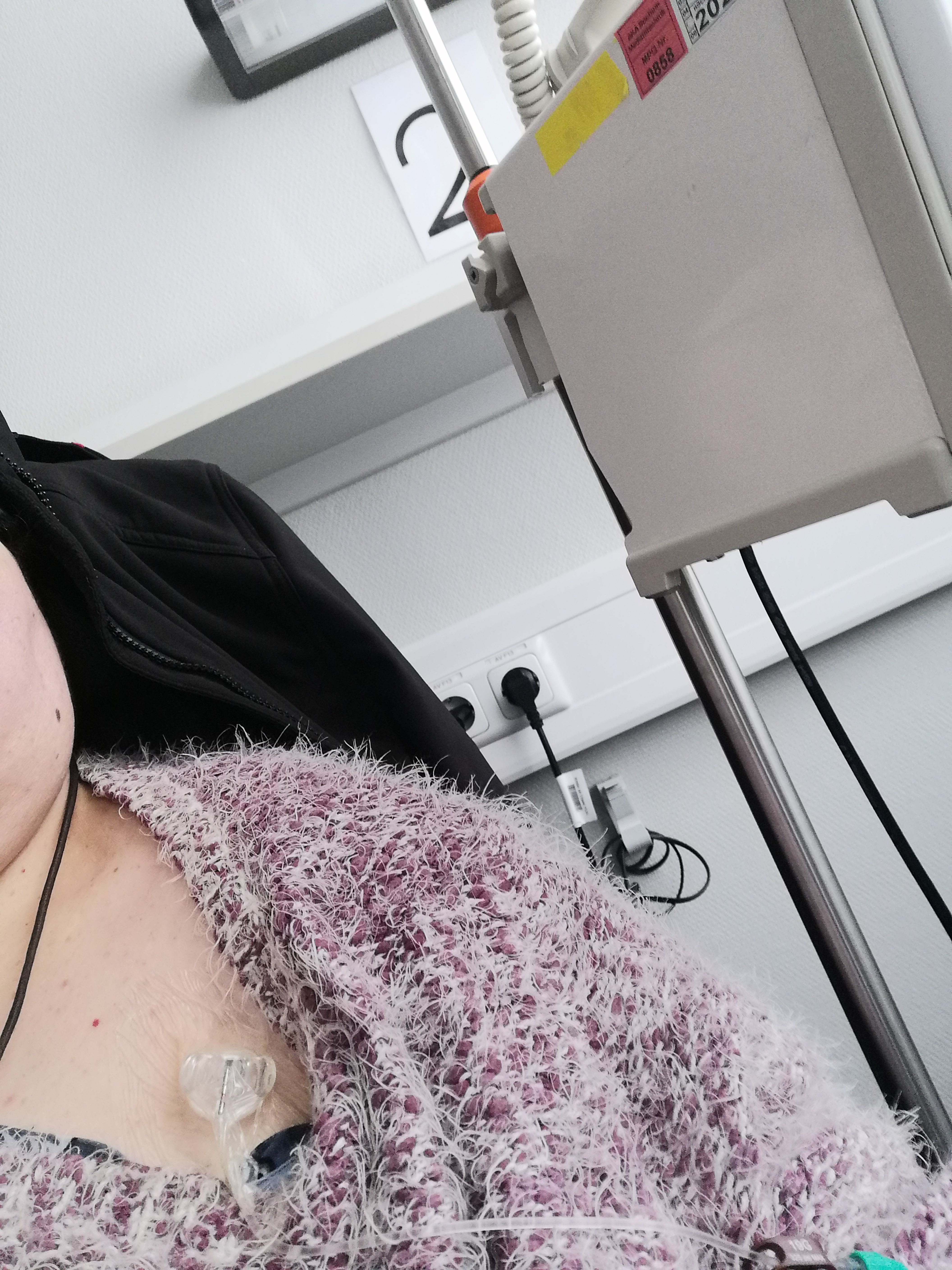 Brustkrebs & PTBS. HELP ME: breast cancer & C-PTSD campaign photo, 4 of 6