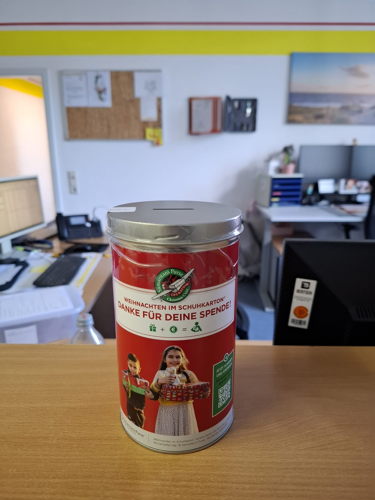 Weihnachten im Schuhkarton Spende für Kauf von Geschenken campaign photo, 4 of 8