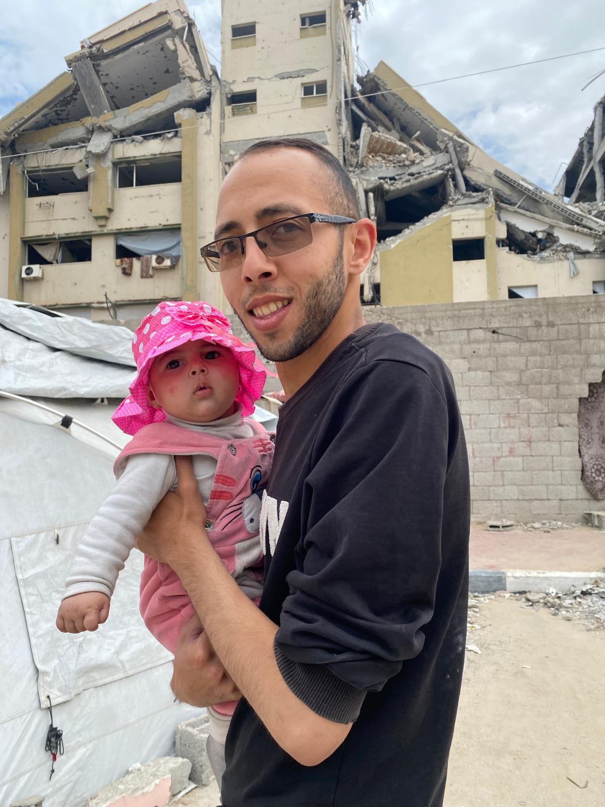 Foto de la recaudación de fondos Help Dr. Jehad save lives and survive with his family, 4 de 8