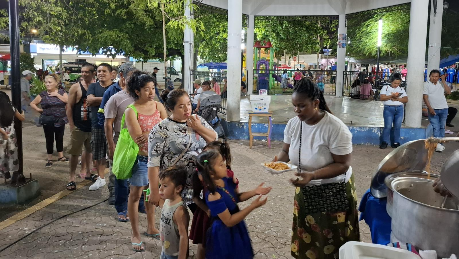 Support La Mesa de lasHermanas Dorcas,feeding our community photo
