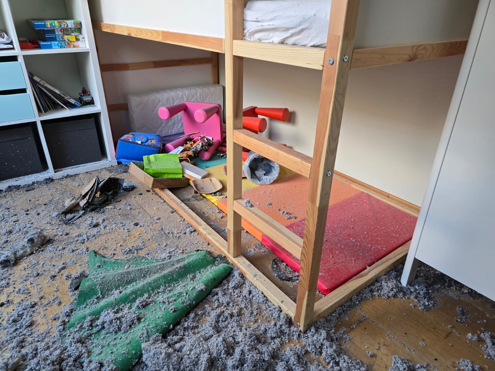 Brand in Familienwohnung campaign photo, 5 of 5