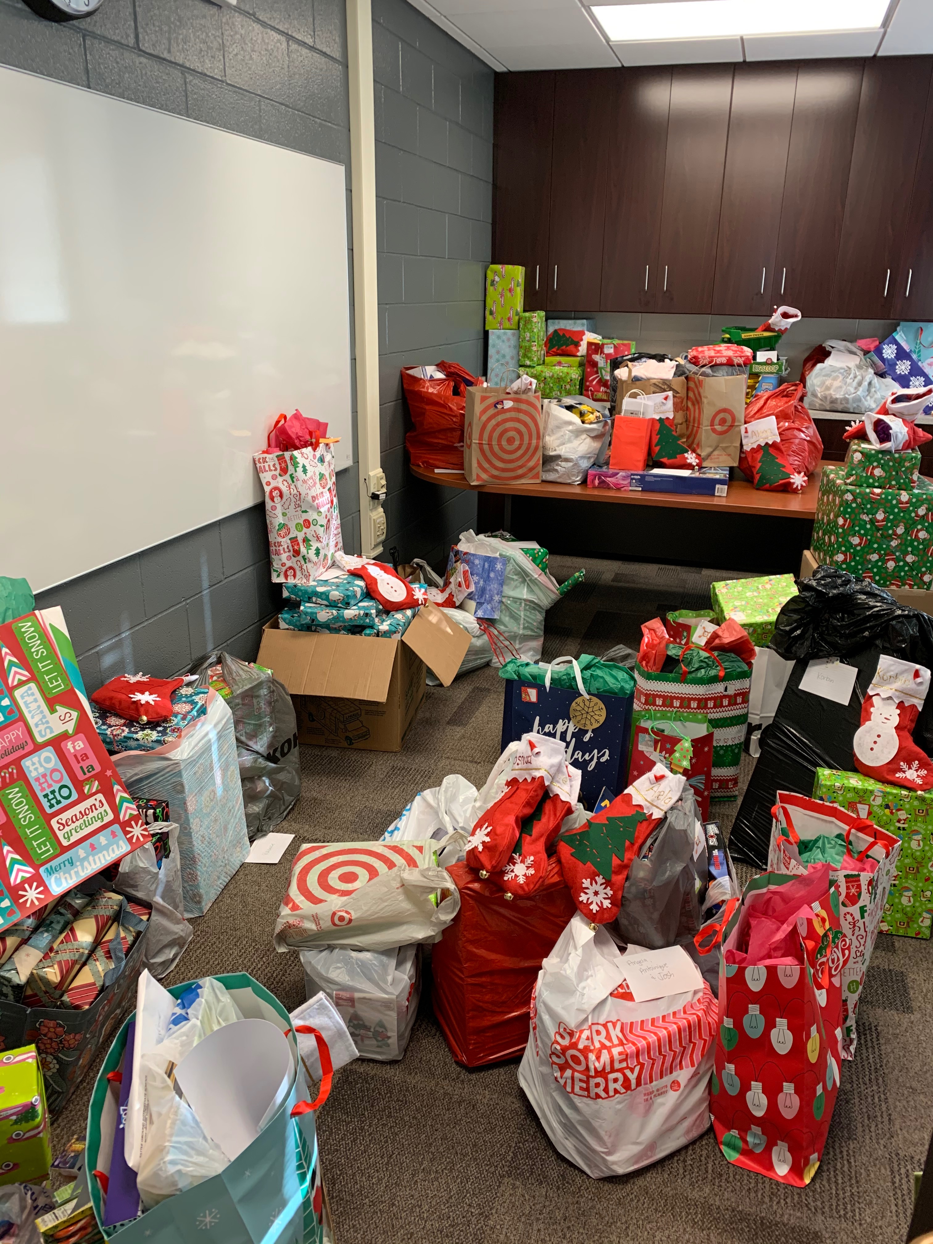 Help Amanda Lucas Spread Holiday Joy campaign photo, 5 of 7