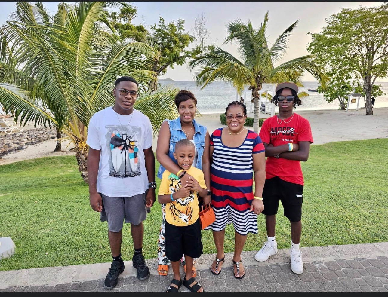 Donate to Venessa's Family in Crisis campaign photo, 2 of 4