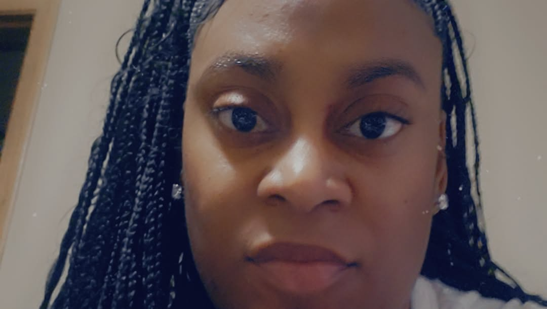 help Sharonda get laser eye surgery