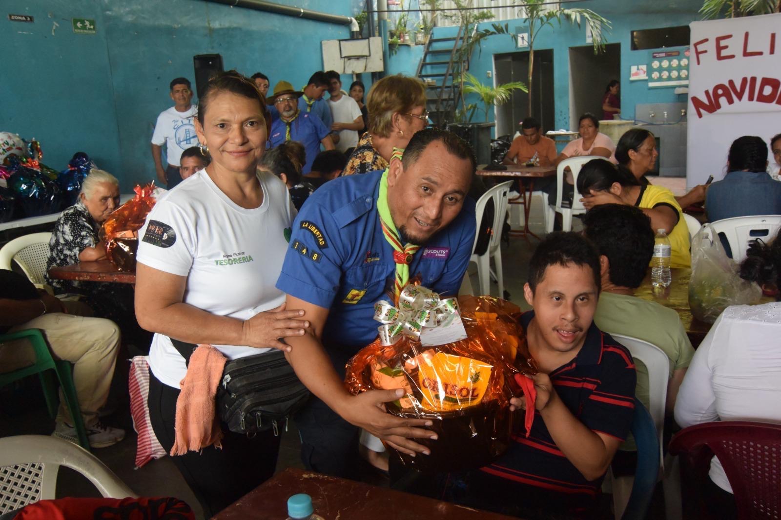 “Navidad con Propósito: Ayuda a Niños con Discapacidades” campaign photo, 6 of 8