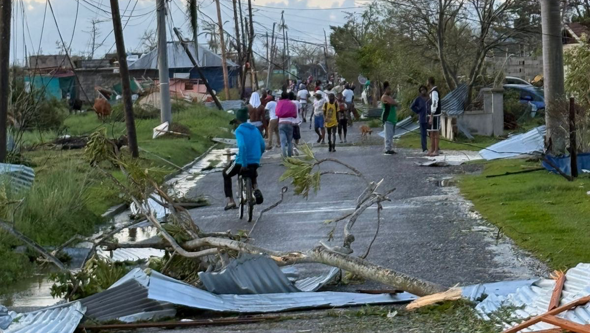 Help my family that got destroyed in hurricane photo