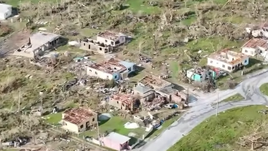 Repair the roofs of the people of St. Elizabeth. Jamaica photo