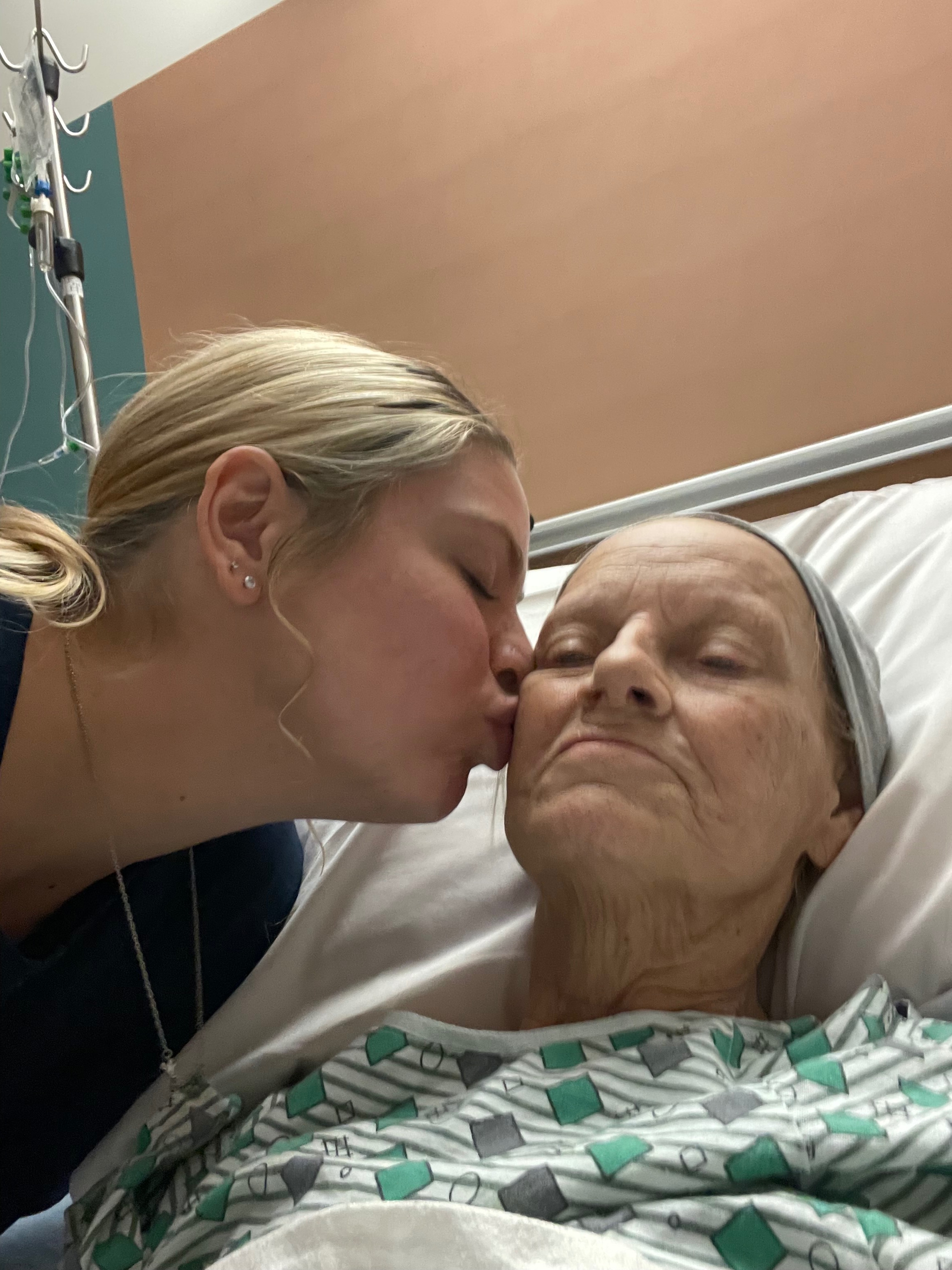 Help Alexandra Care for Her Terminally Ill Mom campaign photo, 4 of 7