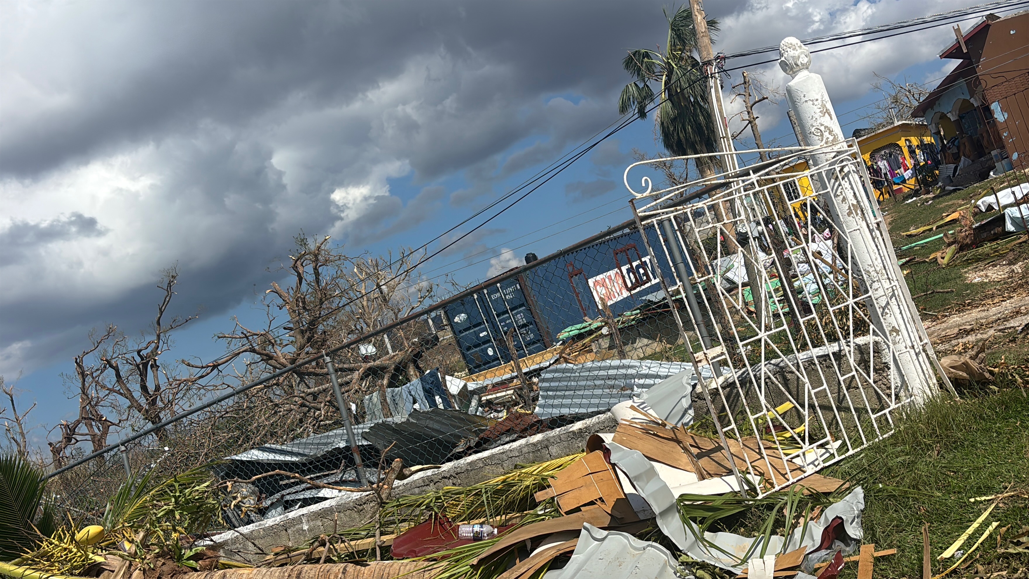 Support Kayon Dale and Community's Hurricane Recovery campaign photo, 4 of 8