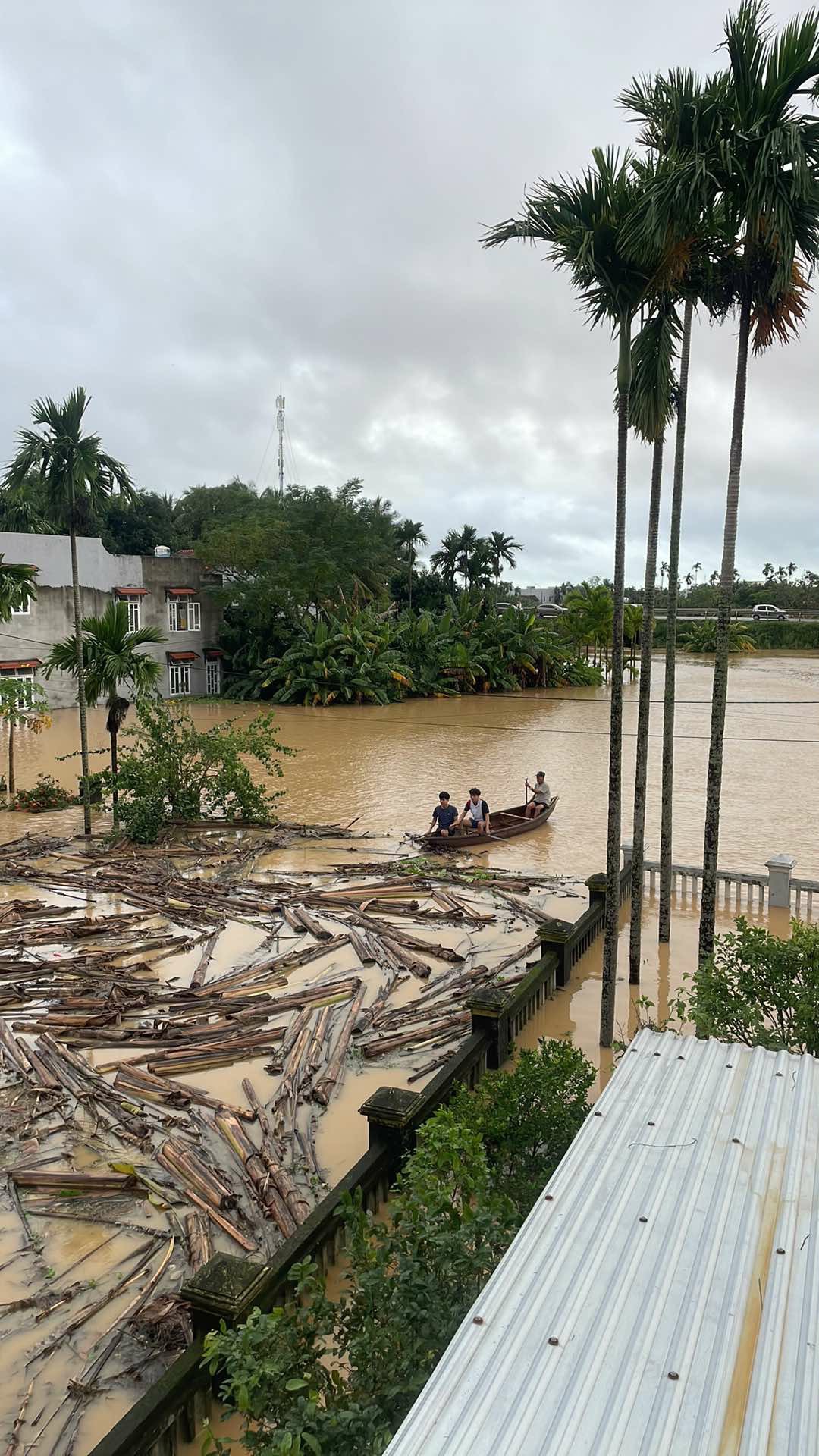 Help Family in Da Nang from Flood Disasters campaign photo, 6 of 7