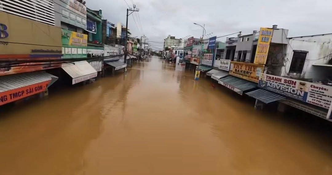 Help Family in Da Nang from Flood Disasters campaign photo, 4 of 7