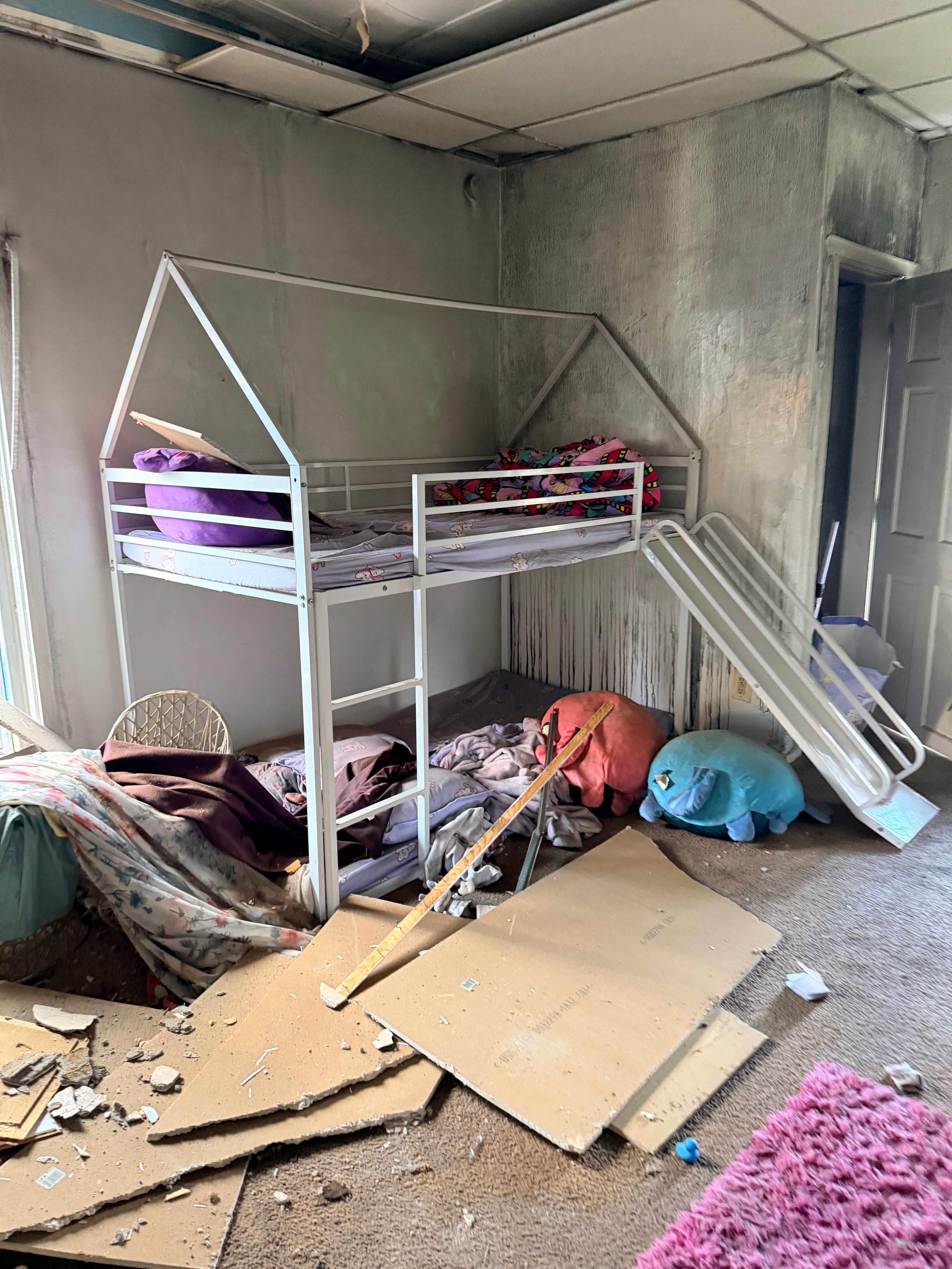 Support a Mother of Four After Devastating Fire campaign photo, 5 of 7