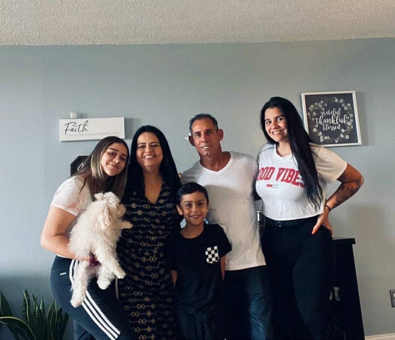Ayudemos a Pedro Cabrera volver con su familia campaign photo, 2 of 4