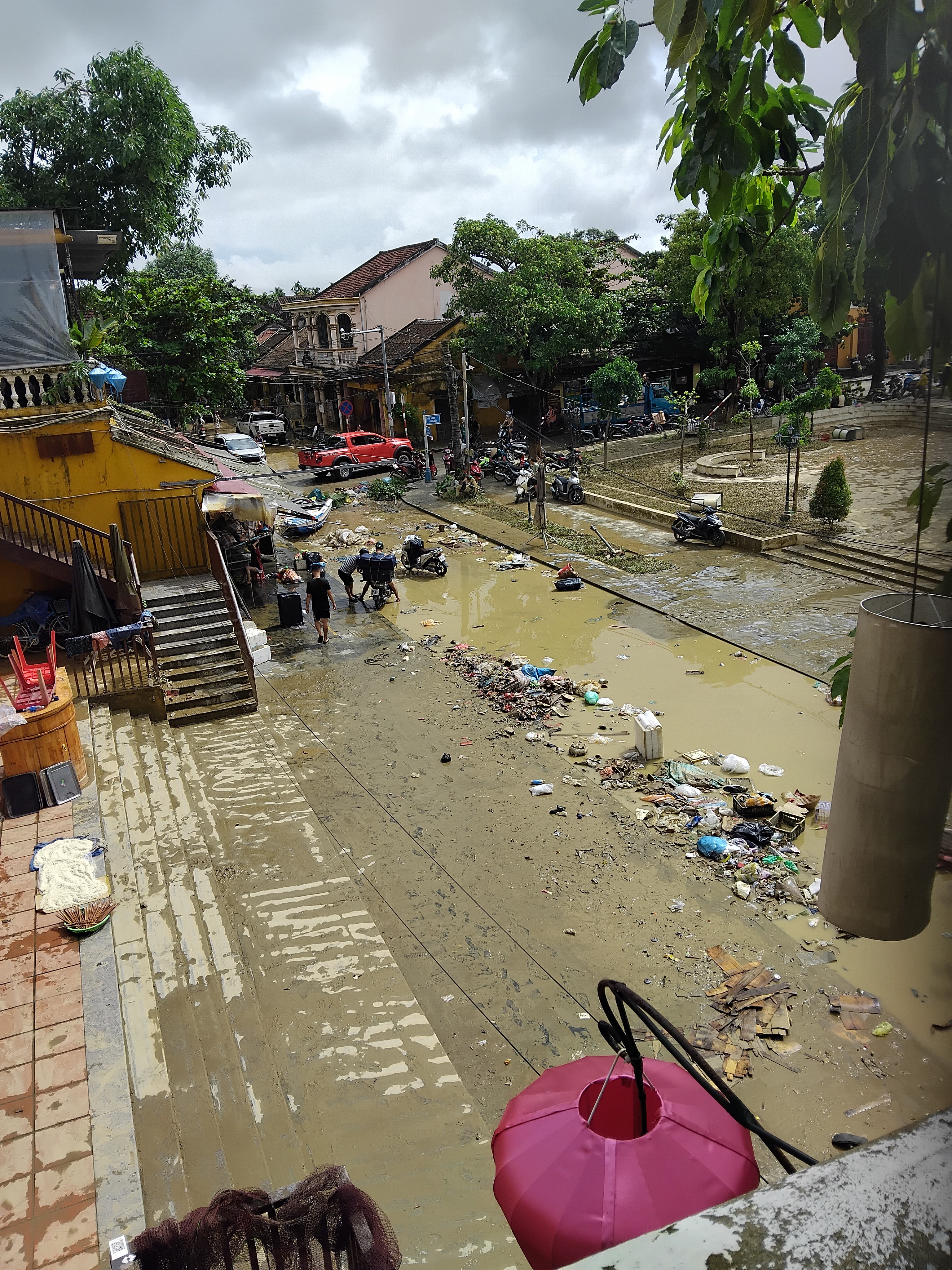 HOI AN (VIETNAM) FLOOD RELIEF EFFORT campaign photo, 4 of 7