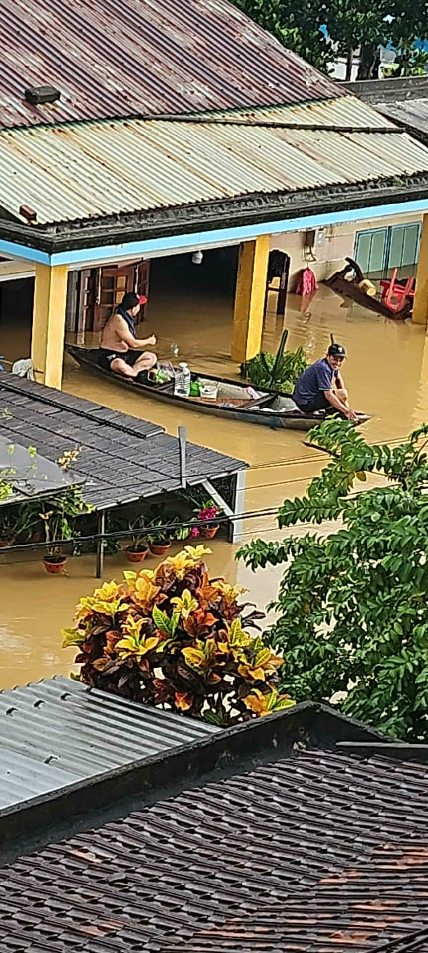 HOI AN (VIETNAM) FLOOD RELIEF EFFORT campaign photo, 5 of 7