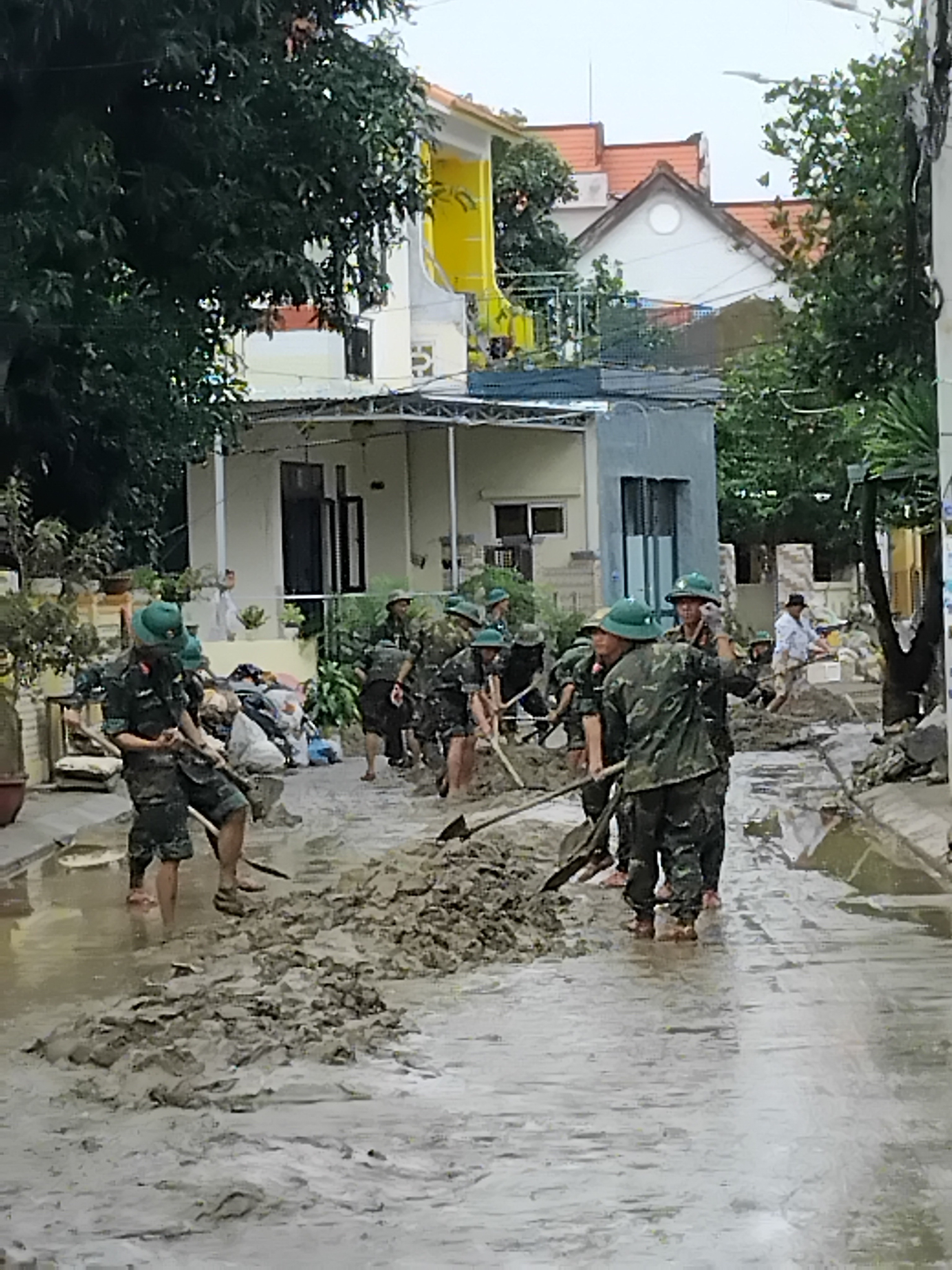 HOI AN (VIETNAM) FLOOD RELIEF EFFORT campaign photo, 6 of 7