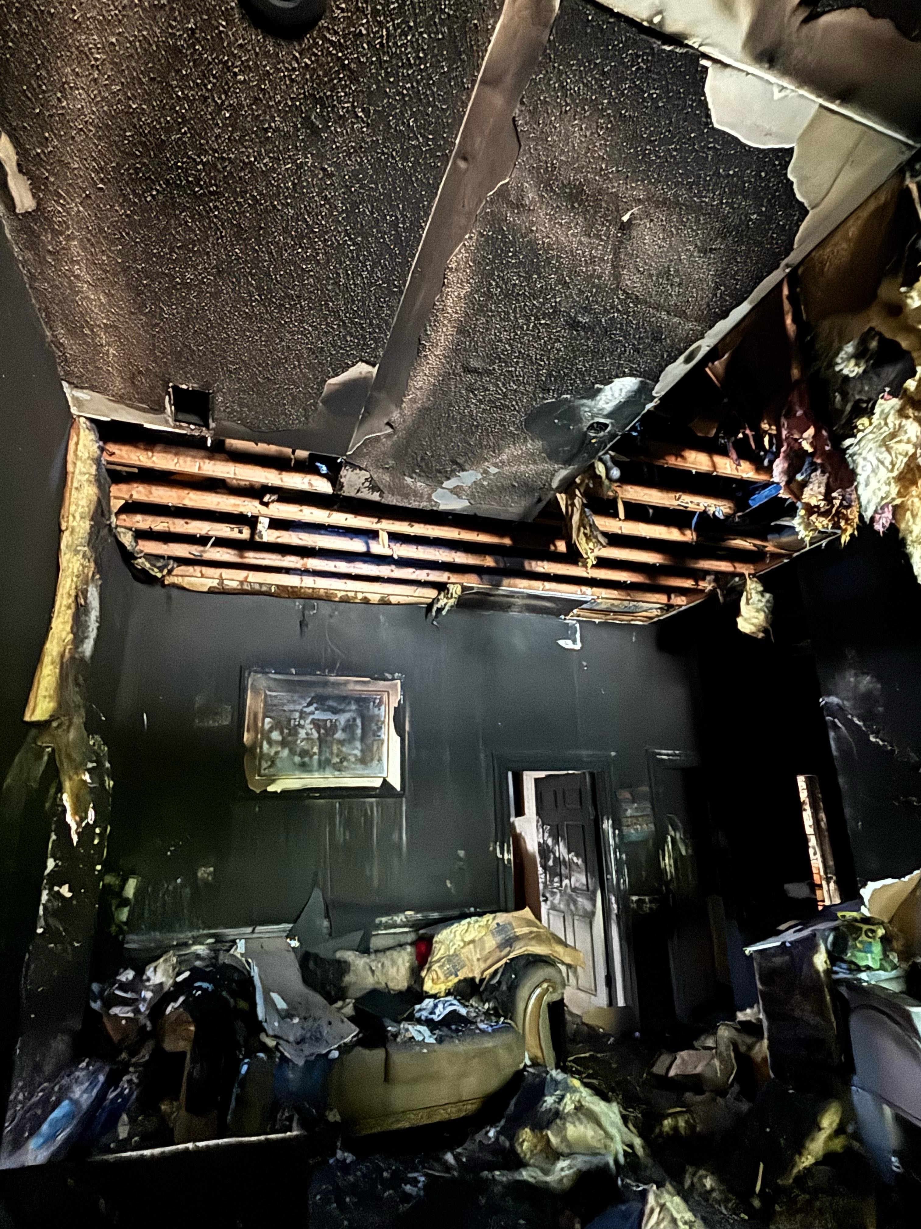 Ayuda a Erika y a reconstruir su hogar después del incendio campaign photo, 5 of 8