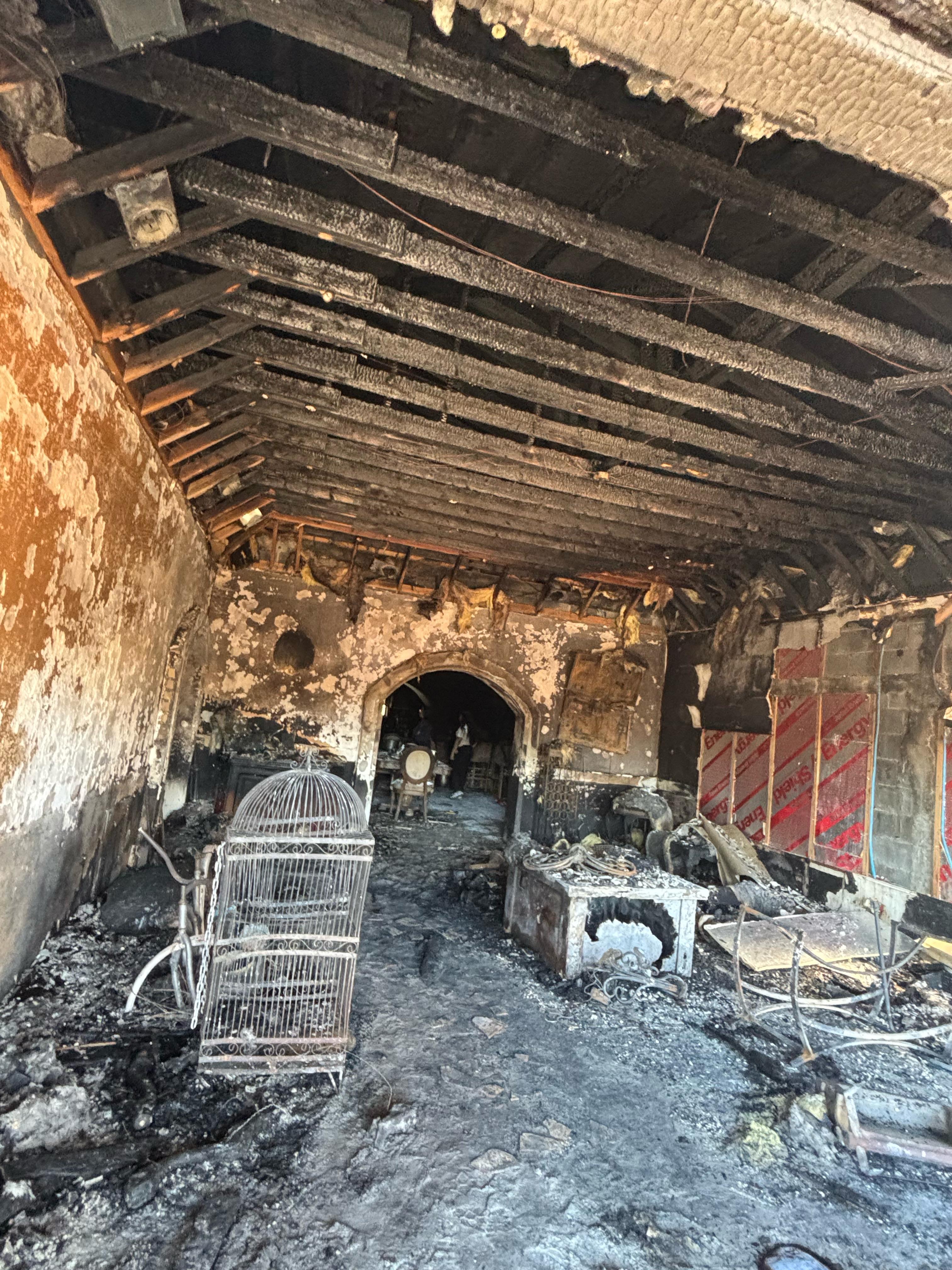 Ayuda a Erika y a reconstruir su hogar después del incendio campaign photo, 6 of 8