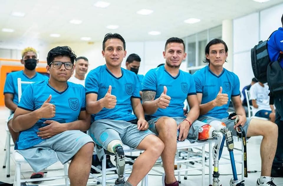 Ayúdame a seguir cumpliendo mis sueños de jugar al fútbol ⚽ campaign photo, 2 of 8