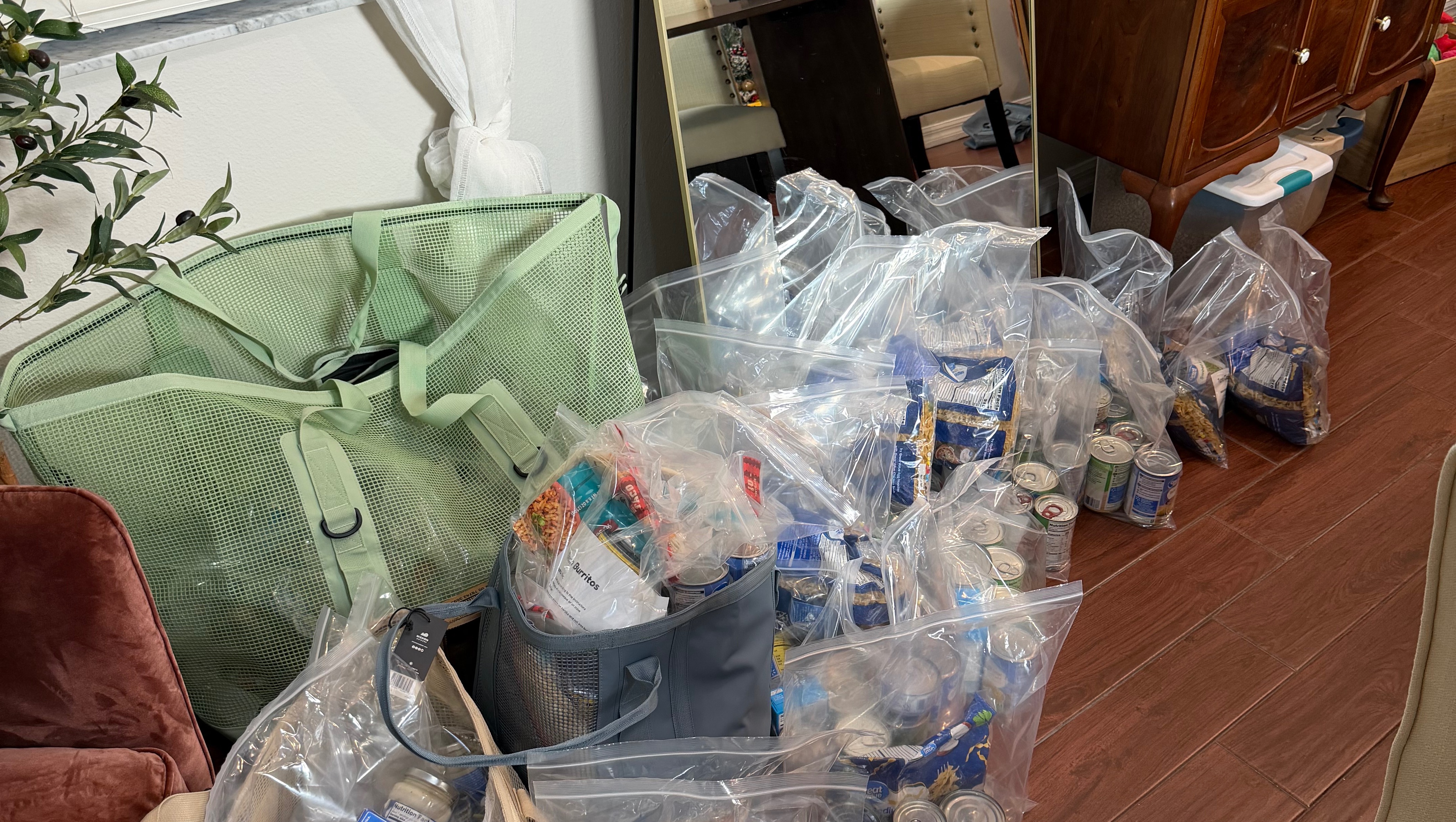 Donate to build meal kits for food pantries photo